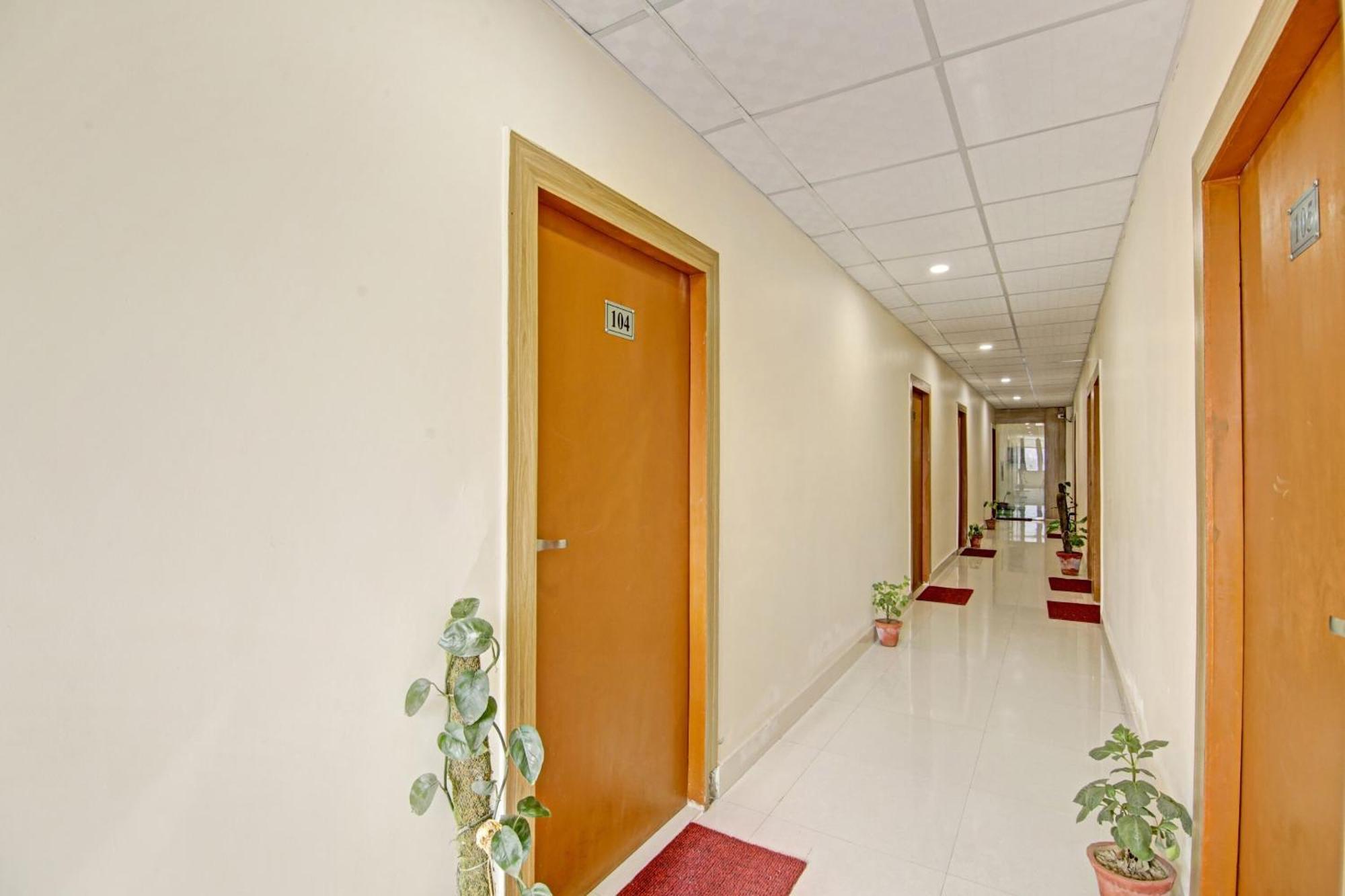 Oyo Flagship 80772 Hotel The Grand Rdc Ghaziabad Exteriör bild