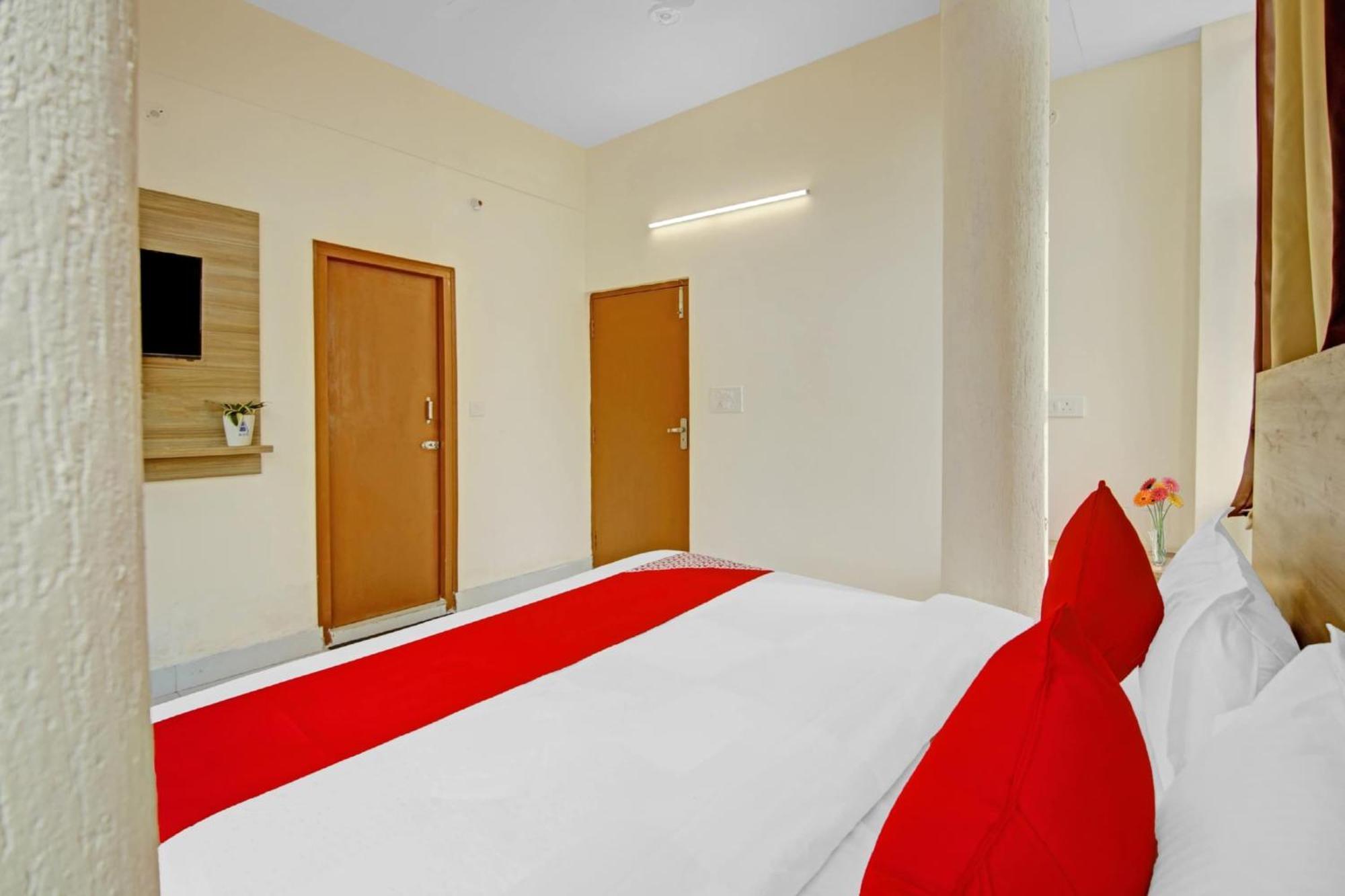 Oyo Flagship 80772 Hotel The Grand Rdc Ghaziabad Exteriör bild
