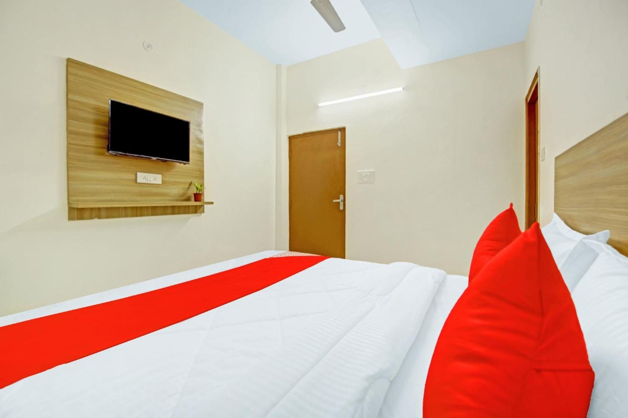 Oyo Flagship 80772 Hotel The Grand Rdc Ghaziabad Exteriör bild