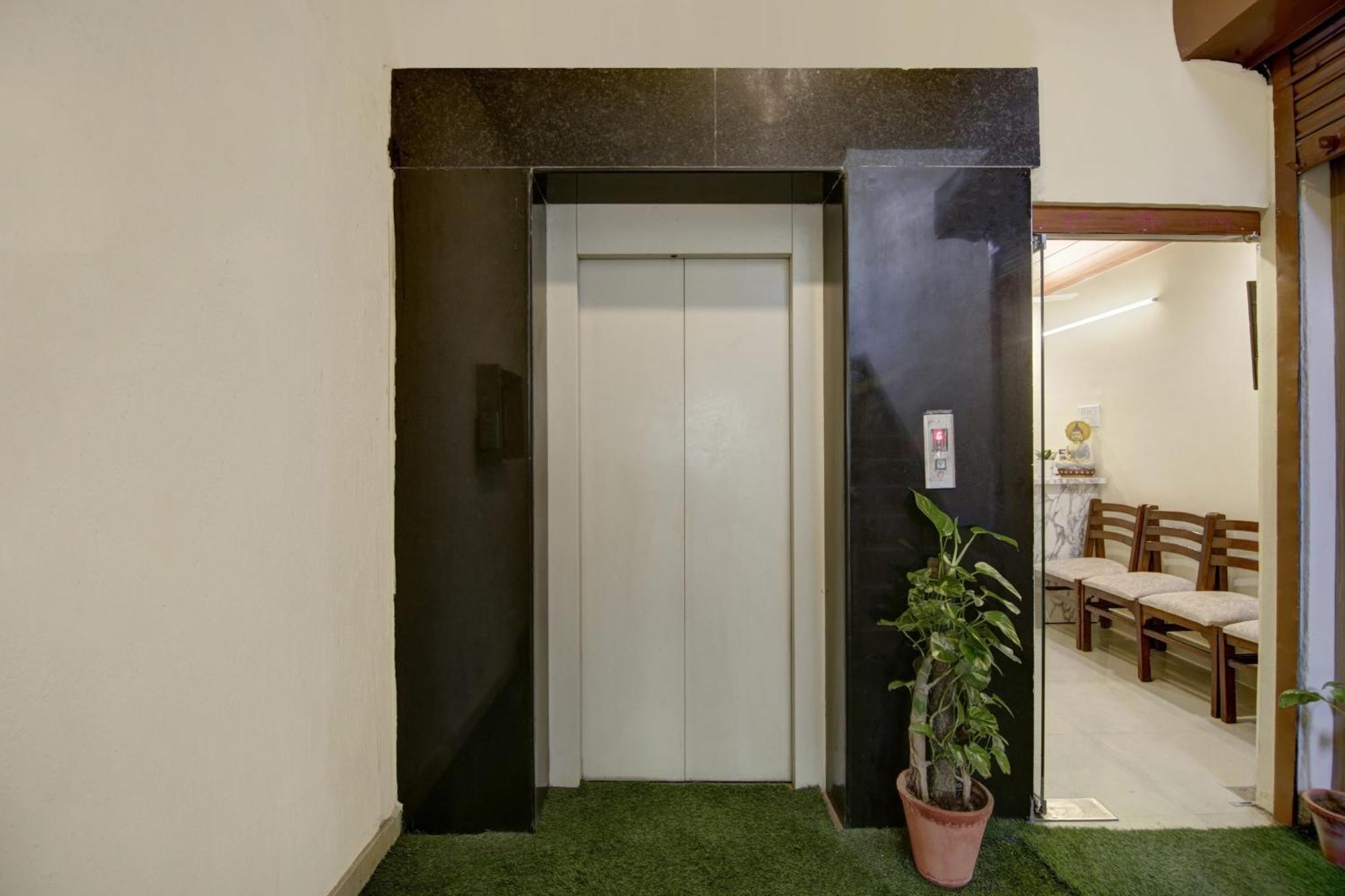 Oyo Flagship 80772 Hotel The Grand Rdc Ghaziabad Exteriör bild
