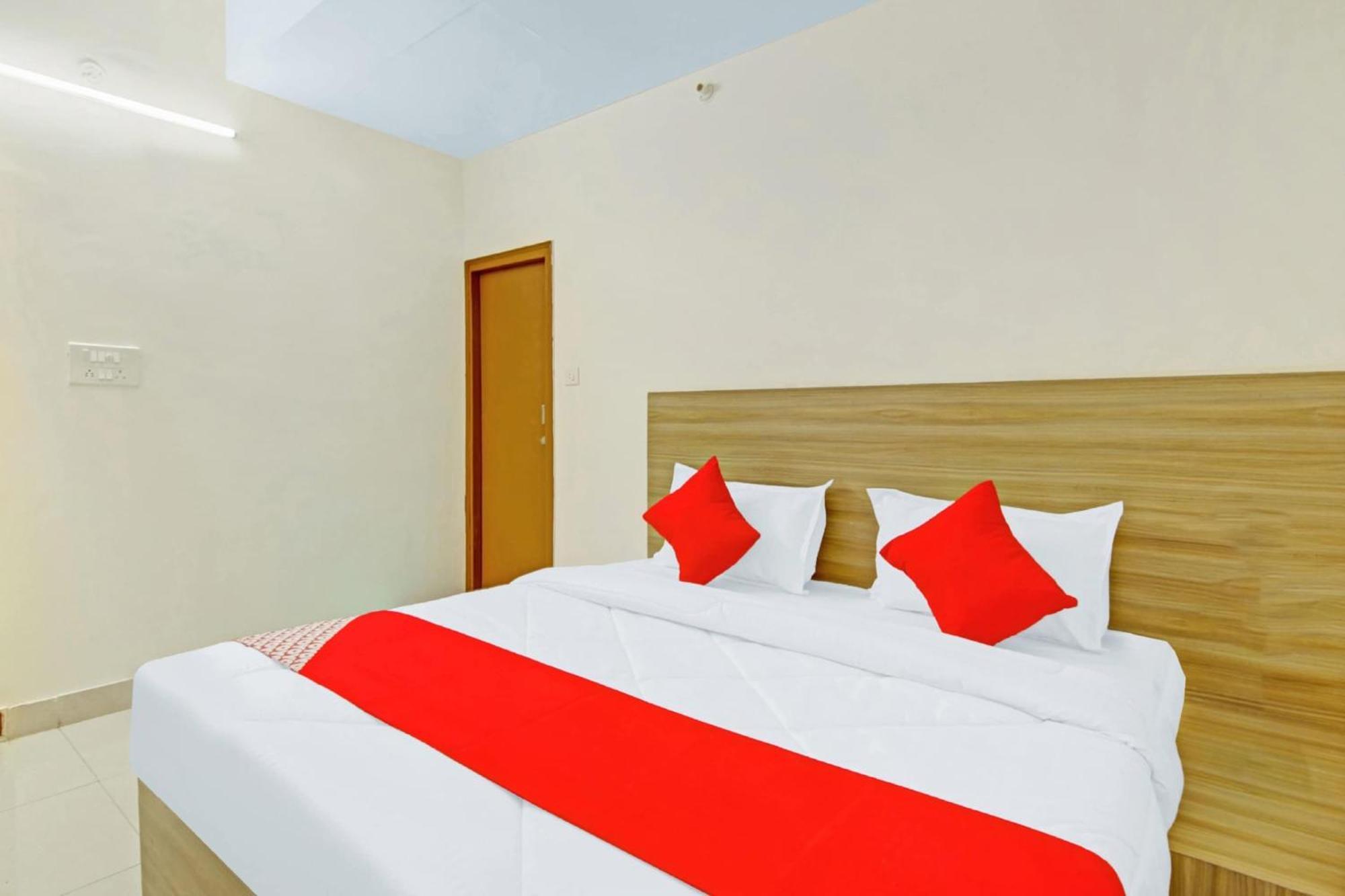 Oyo Flagship 80772 Hotel The Grand Rdc Ghaziabad Exteriör bild
