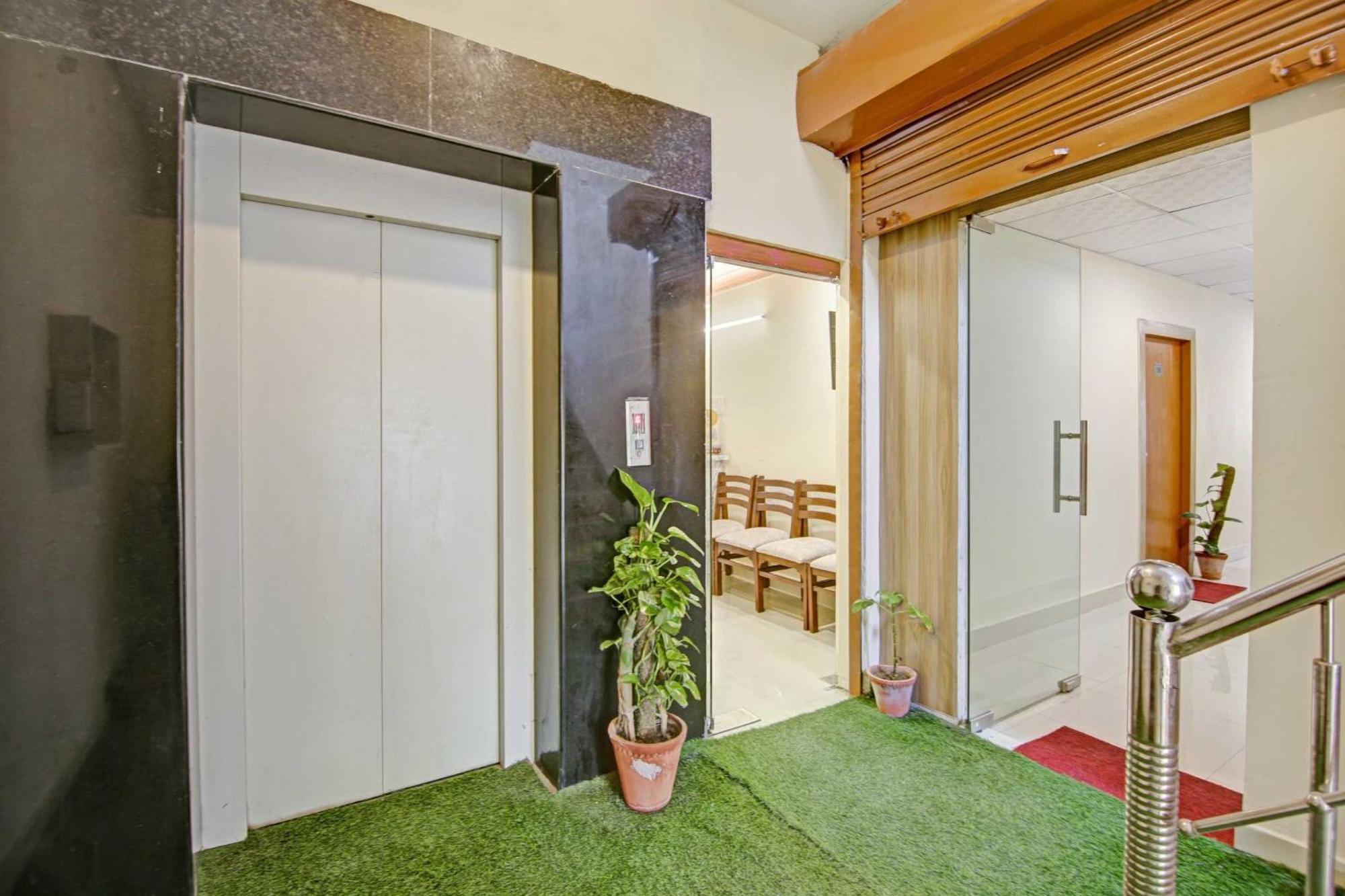 Oyo Flagship 80772 Hotel The Grand Rdc Ghaziabad Exteriör bild