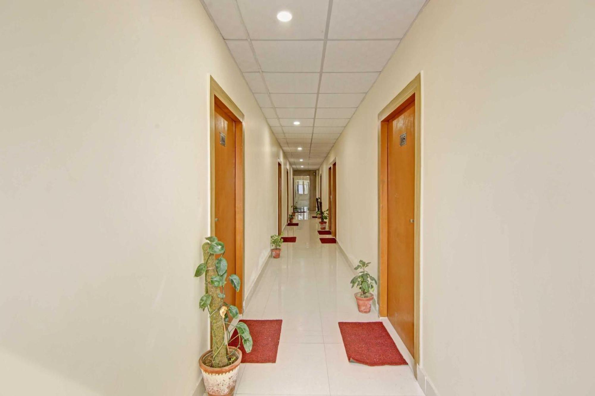 Oyo Flagship 80772 Hotel The Grand Rdc Ghaziabad Exteriör bild